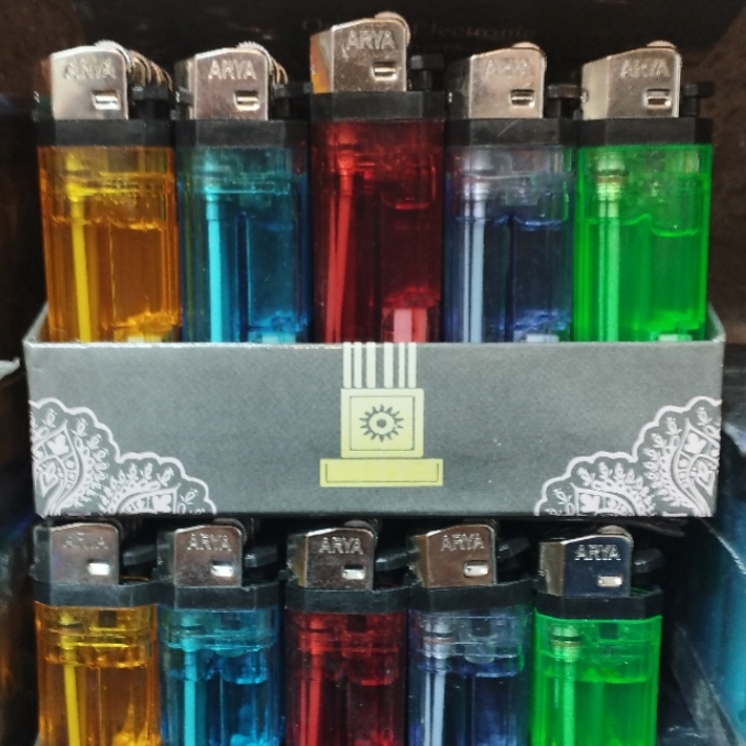 فندک سنگی آریا چراغ دار بسته 50 عددی